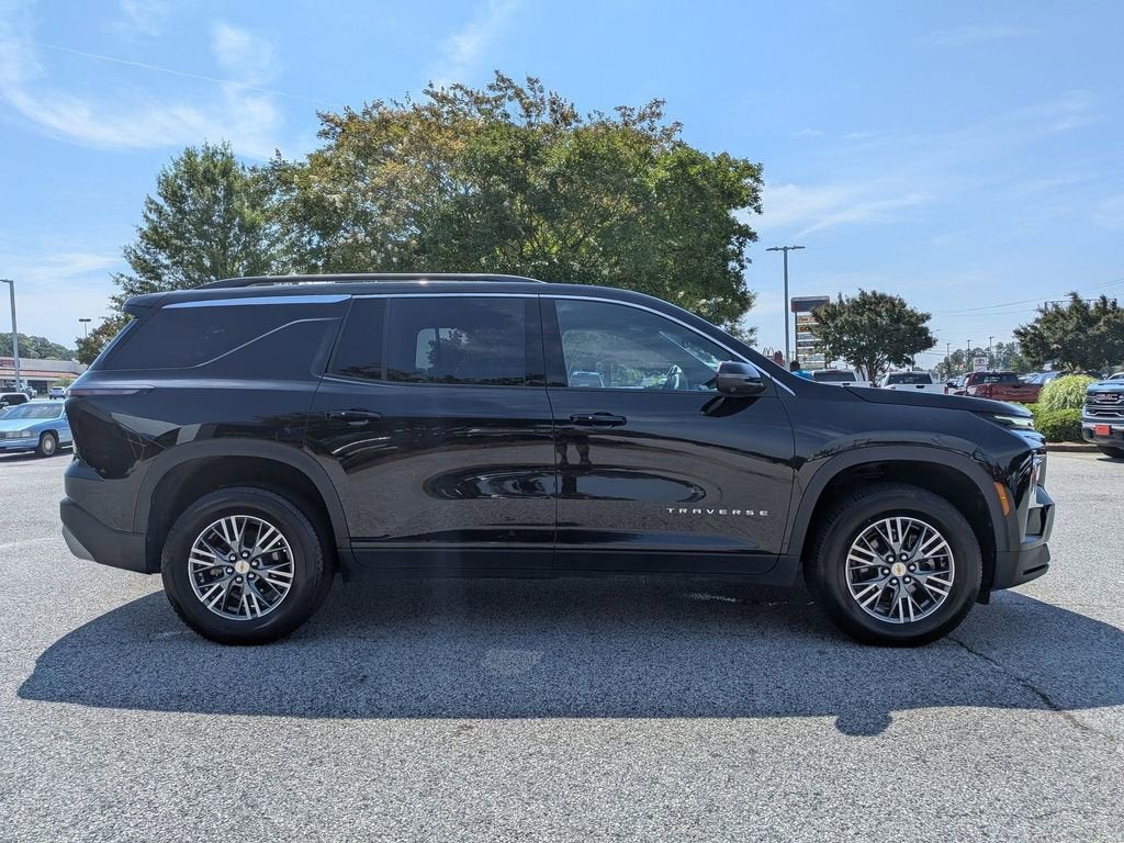 2024 Chevrolet Traverse LT
