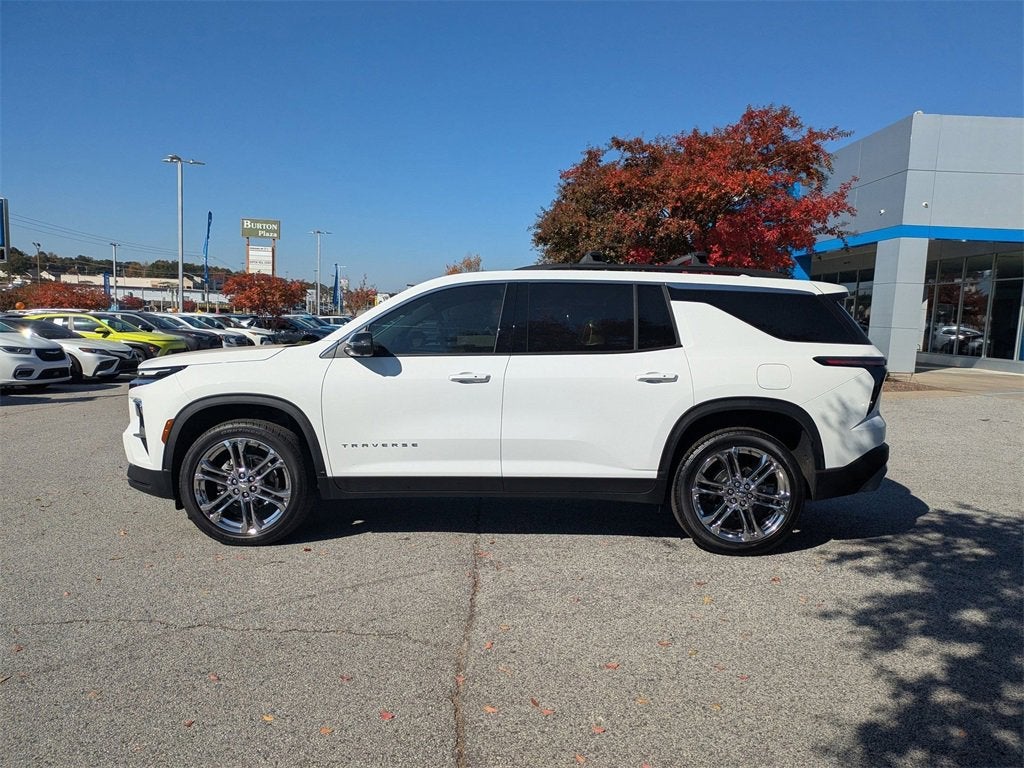 2025 Chevrolet Traverse LT