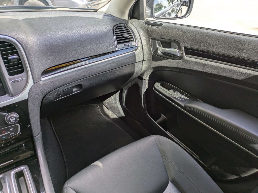 2023 Chrysler 300 Touring