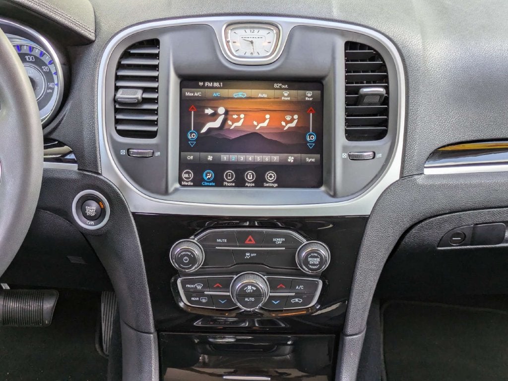 2023 Chrysler 300 Touring