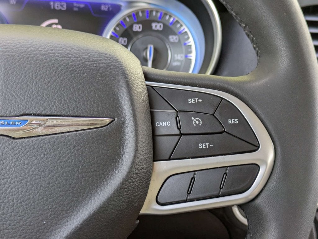 2023 Chrysler 300 Touring