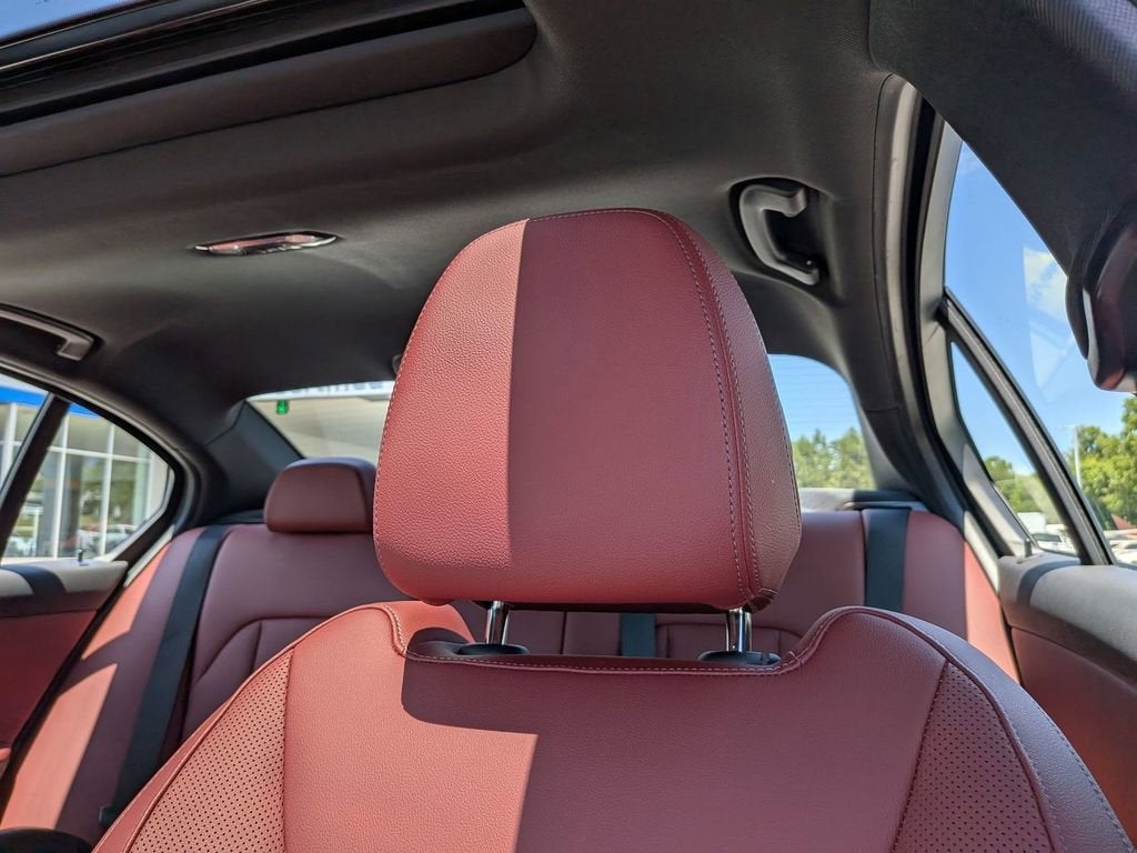 2025 BMW 3 Series 330i