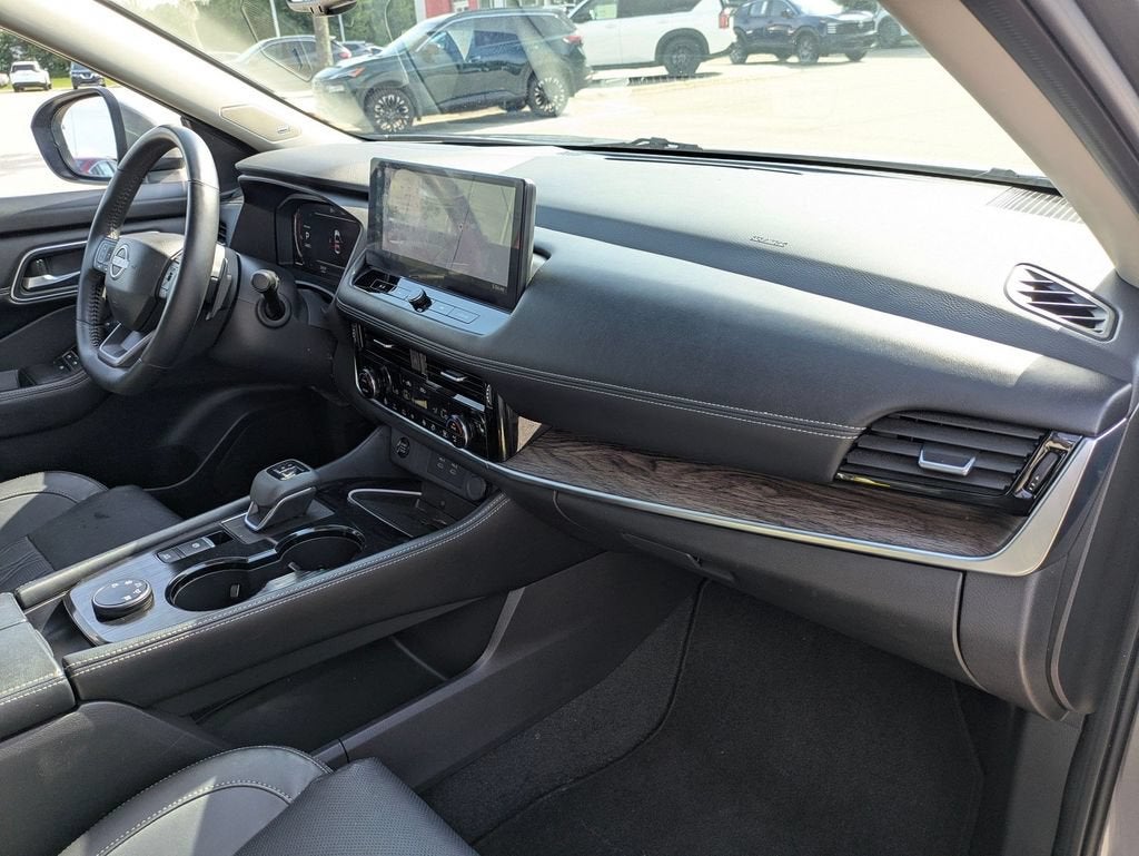 2025 Nissan Rogue Platinum