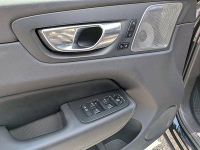 2025 Volvo XC60 Plug-In Hybrid Ultra Black Edition