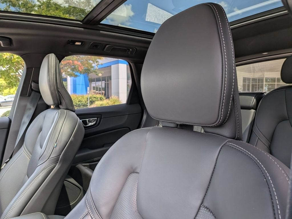 2025 Volvo XC60 Plug-In Hybrid Ultra Black Edition