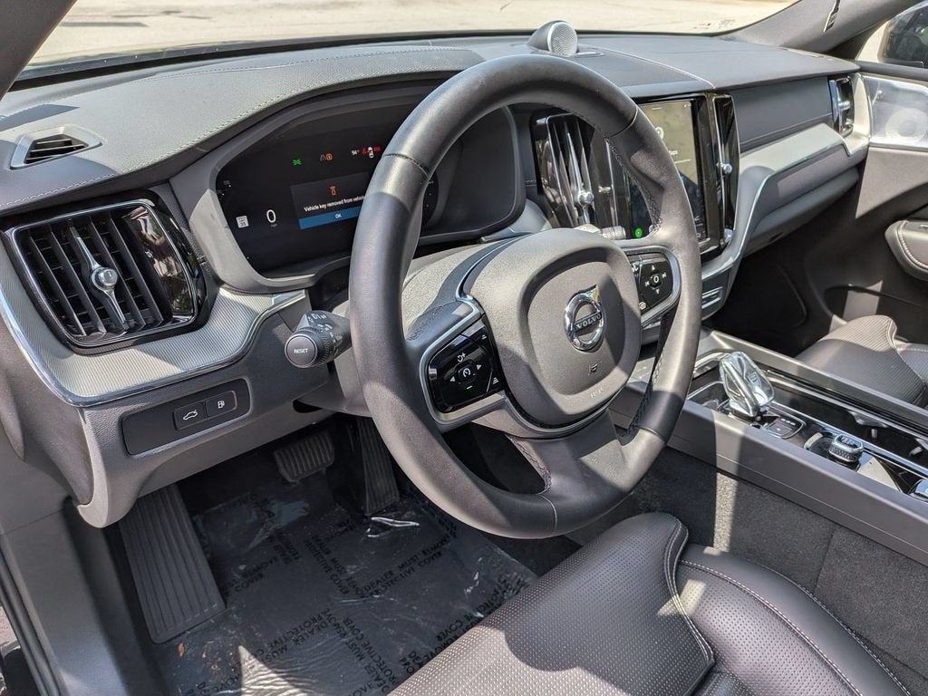 2025 Volvo XC60 Plug-In Hybrid Ultra Black Edition