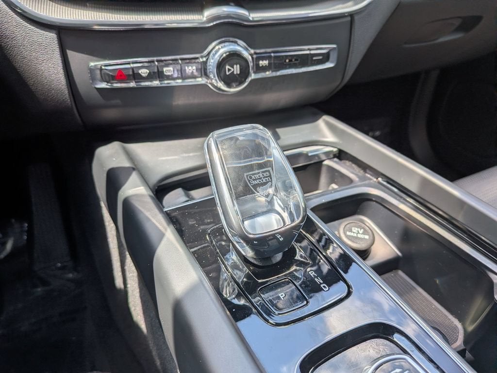2025 Volvo XC60 Plug-In Hybrid Ultra Black Edition