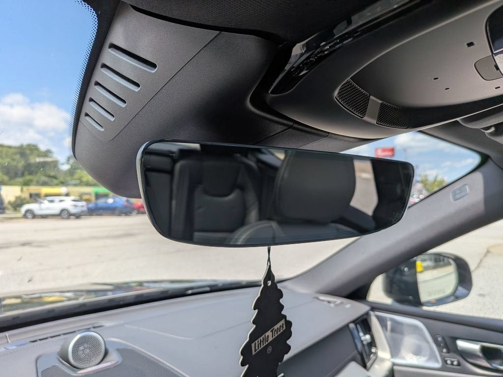 2025 Volvo XC60 Plug-In Hybrid Ultra Black Edition
