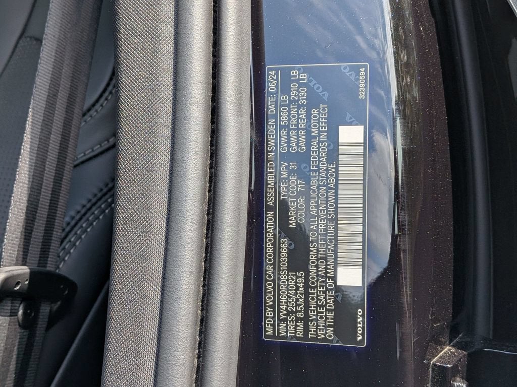 2025 Volvo XC60 Plug-In Hybrid Ultra Black Edition