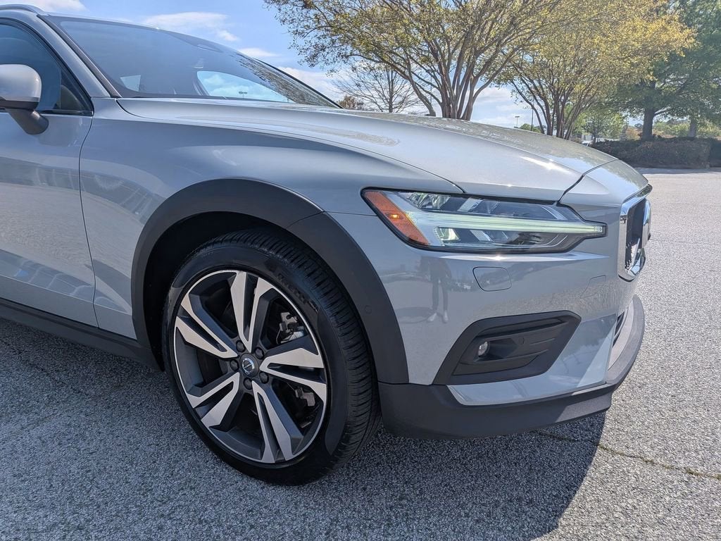 2025 Volvo V60 Cross Country Plus