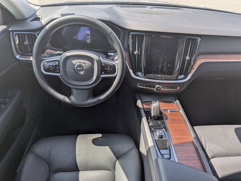 2025 Volvo V60 Cross Country Plus