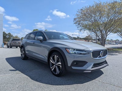 2025 Volvo V60 Cross Country Plus