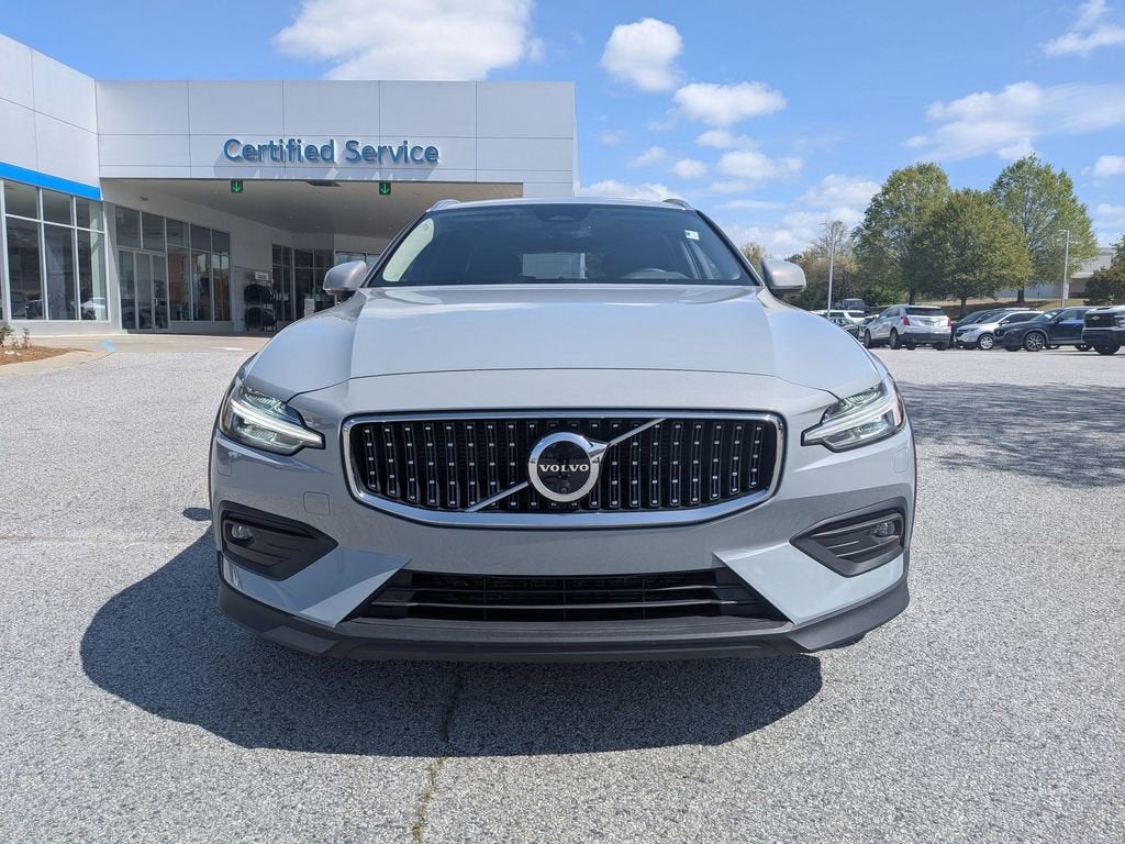 2025 Volvo V60 Cross Country Plus