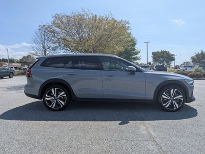 2025 Volvo V60 Cross Country Plus